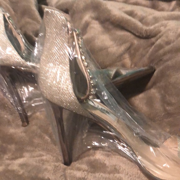 Gold sandal - Picture 3 of 4